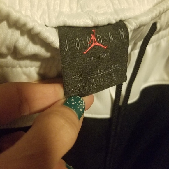 LIKE NEW! Air Jordan Athletic Shorts - Picture 6 of 7